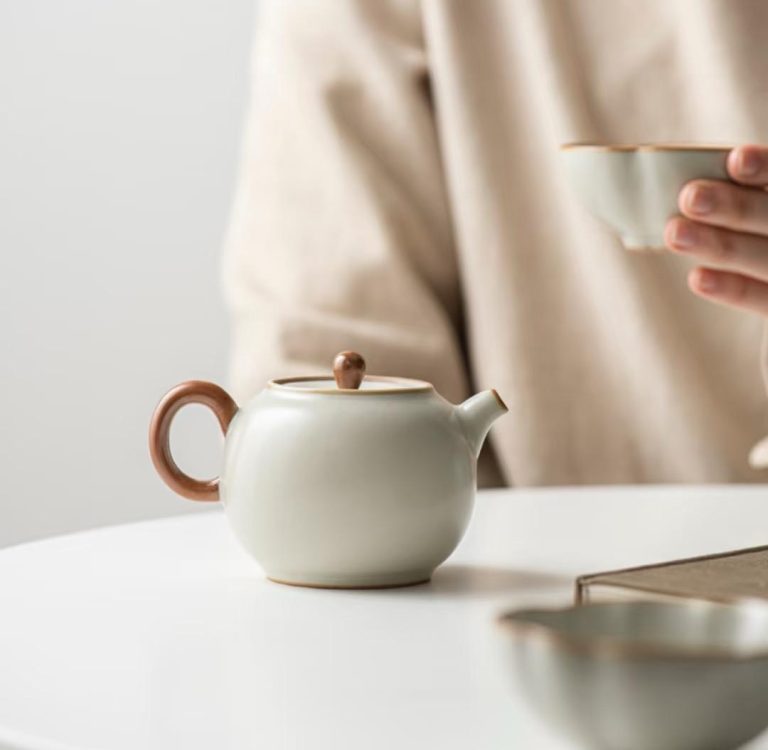 The History of Tea Pots
