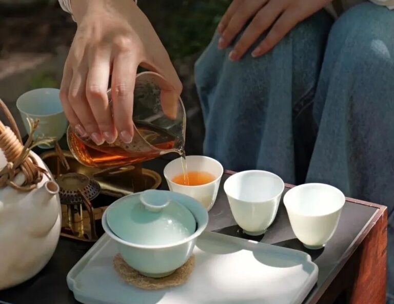 5 Reasons Your Go-To Fall Drink Should Be Tea