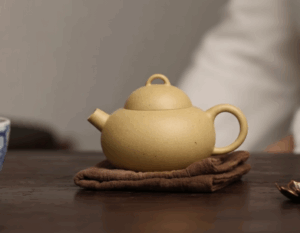 Honey Gourd Yixing Zisha Teapot Authentic Ben Shan Lu Ni Clay (120cc)