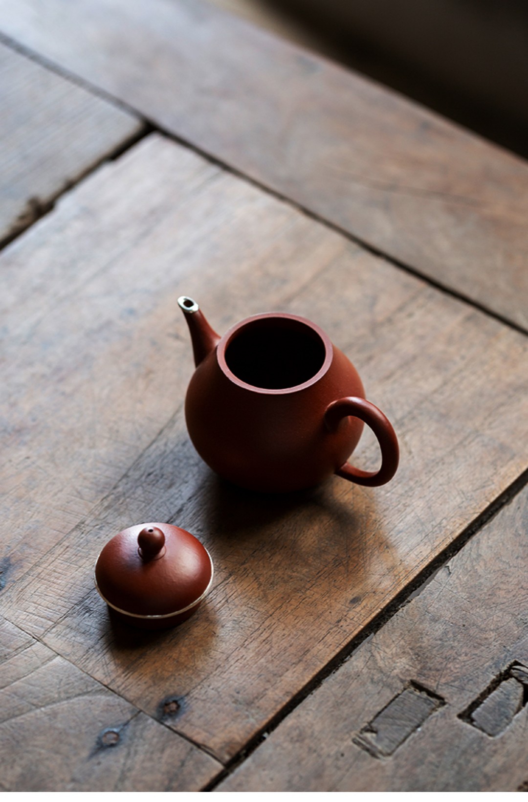 Handcrafted-Yixing-Zisha-Clay-Teapot-with-Sterling-Silver-Trim