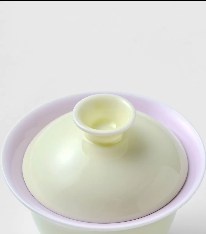 bc18d077e6bc50e3785654e91d074177 Close-up of dual-tone gaiwan lid and bowl – yellow exterior, pink-purple inner glaze